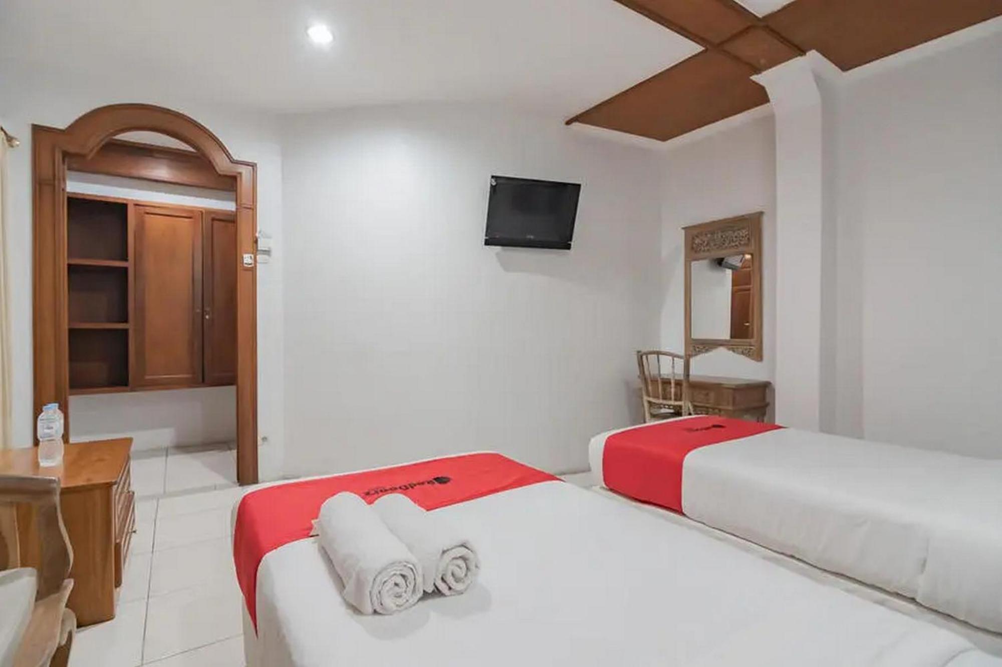 Reddoorz At Arwiga Hotel Near Rs Hasan Sadikin Bandung Eksteriør billede